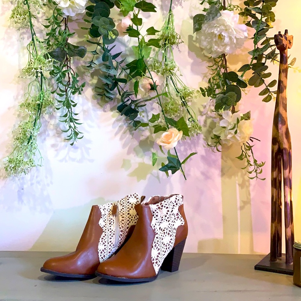 NWOT Lace & (faux) Leather Booties